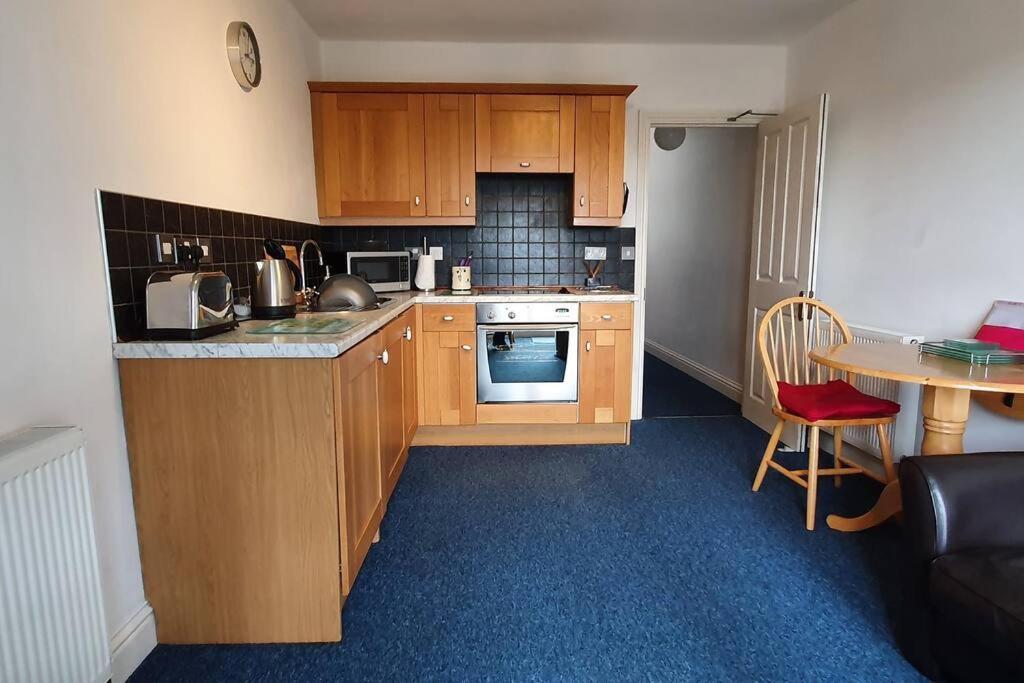 Stylish, Comfortable Apartment With Balcony Plymouth Exterior foto