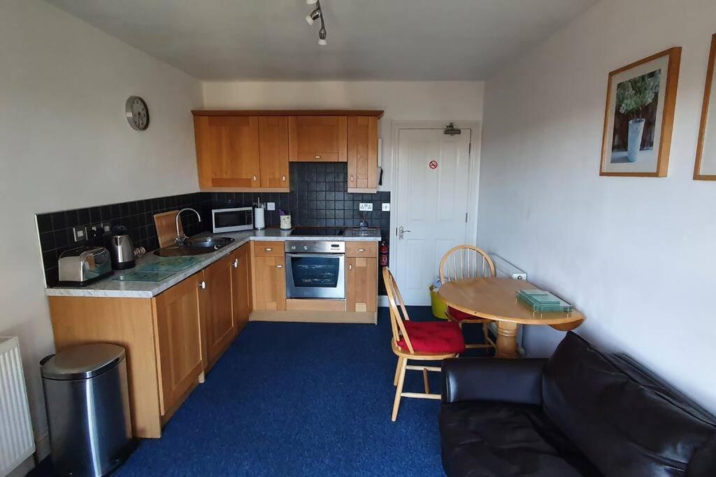 Stylish, Comfortable Apartment With Balcony Plymouth Exterior foto